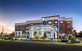 Holiday Inn Express & Suites Lakeland South